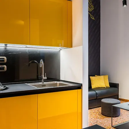 Motor Valley Styled - Luxury By Design Club Collection Appartement *