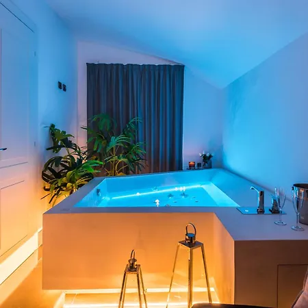 Apartment Motor Valley Styled - Luxury By Design Club Collection Bologna